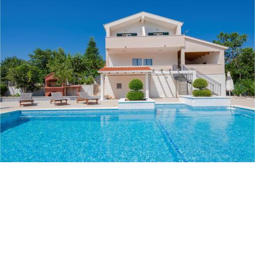Lovely Home In Zagvozd With Outdoor Swimming Pool