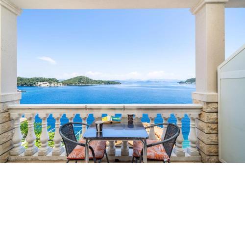 Lovely room with sea view