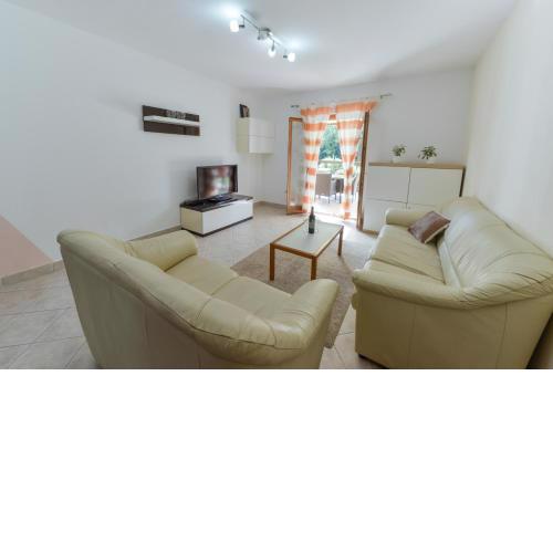 Lumbre Apartment