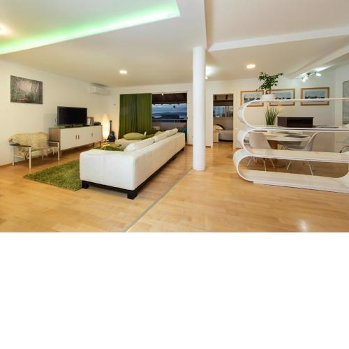 lux apartment