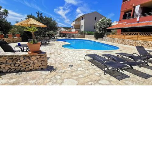 Luxurious 2 bedroom apartment with terrace and pool