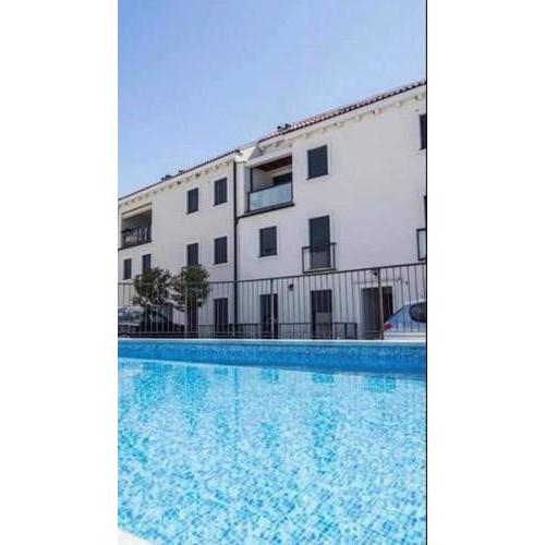 Luxury Apartment Ani 100m to See with Pool & Parking