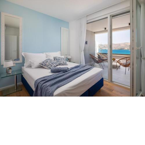 Luxury Apartment Dreams in Okrug with swimming pool, sea view, Wifi, parking