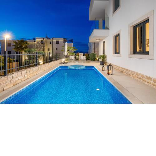 Luxury apartment Hyperion with private pool and garden