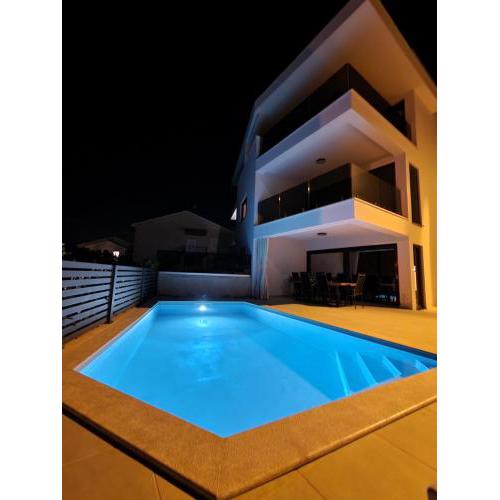 Luxury apartment Marco Polo with a private swimming pool with salt sea water
