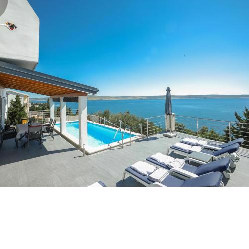 Luxury Apartment with heated pool in Starigrad