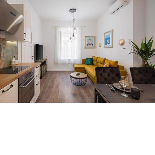 Luxury apartment with patio in the heart of Split