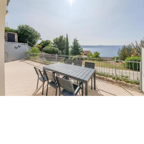 Luxury apartment with pool large patio & sea view