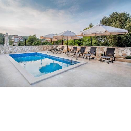 Luxury apartments Alkar with swimming pool