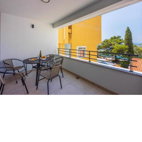 Luxury Apartments Lovorka 3 & 4***/****