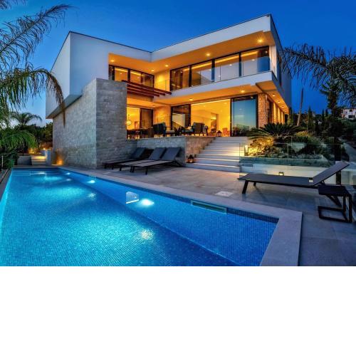 Luxury Beachfront Villa Raquel Solta with private pool and gym