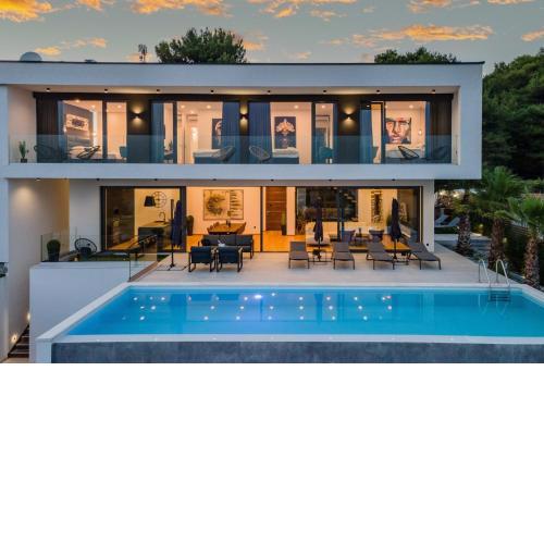 Luxury TABOO Villa & Spa in Medulin for 8 people with heated pool- wellness & sea view