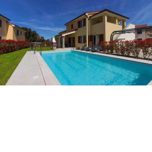 Luxury Vila compelx Mar-Marisol with 2 pools and 8 bedrooms, 200m from the beach