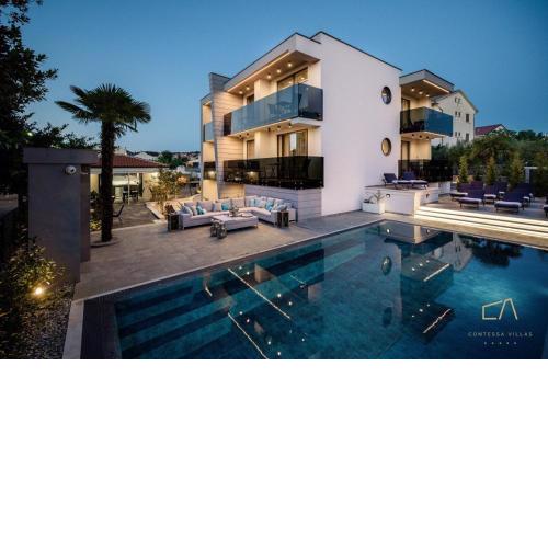 Luxury Villa Curiera
