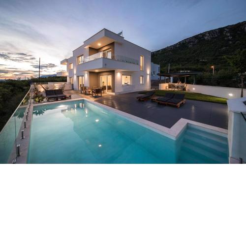Luxury Villa Ena