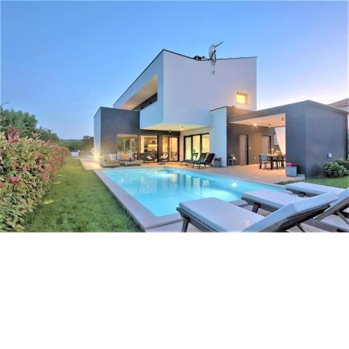 Luxury Villa Hedone with heated pool, welness and playground