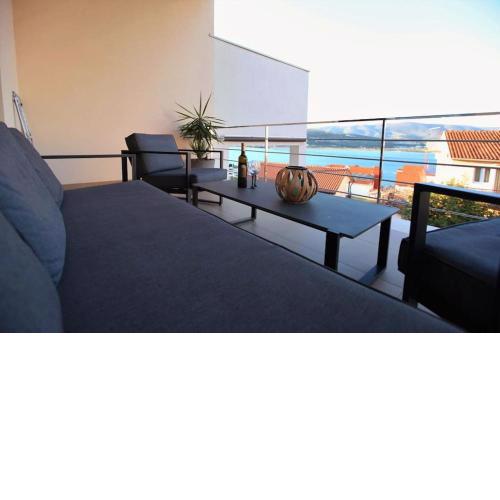 Luxury Villa Lana Apt, Seaview Terrace, Large Outdoor Space, BBQ