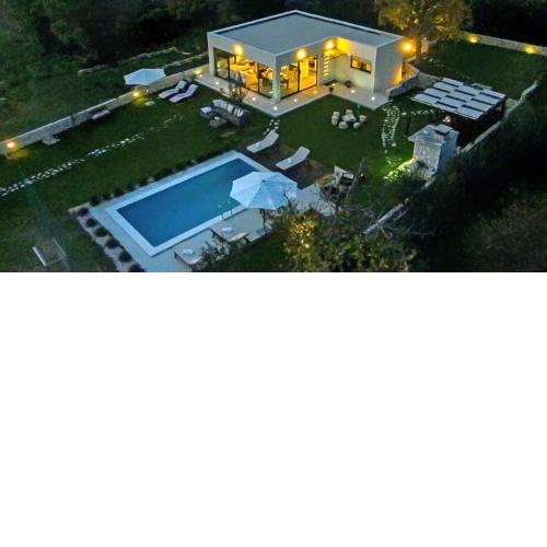 Luxury Villa Luminosa
