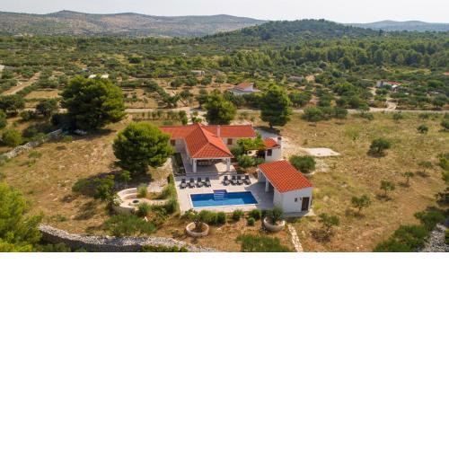 Luxury Villa Nature with heated private pool, sauna & fire pit, a short walk to the beach