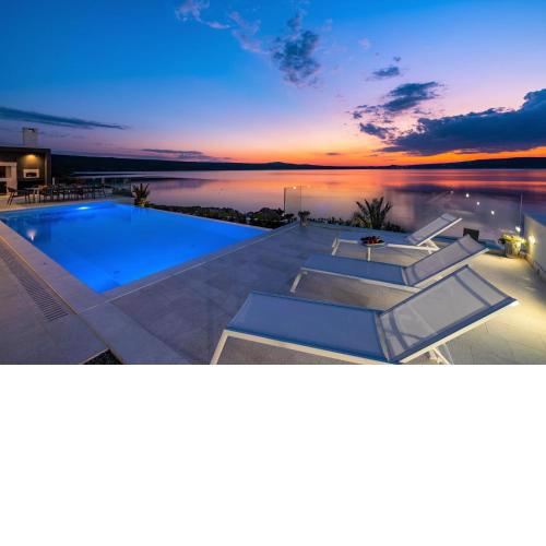 Luxury Villa Novita with Pool