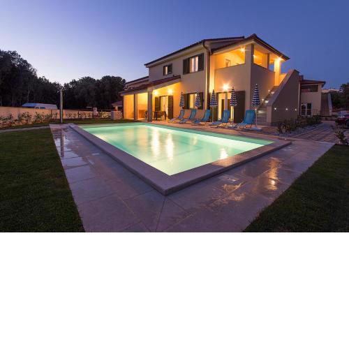 Luxury Villa Olivia with pool , 200m from the beach