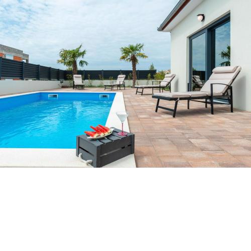 Luxury Villa Rita Regina with heated pool near the sea- by TA Leut Agency
