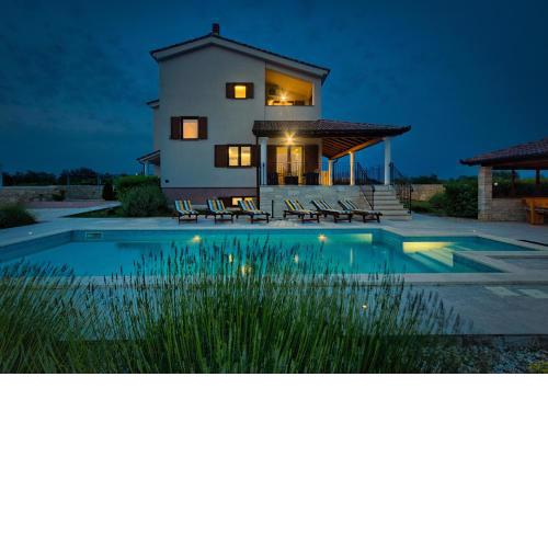 Luxury villa Stokovci with private pool and jacuzzi near Pula and Rovinj