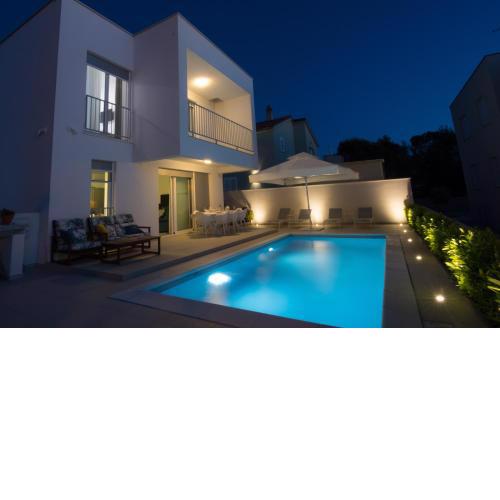 Luxury Villa Teuta with Heated Pool