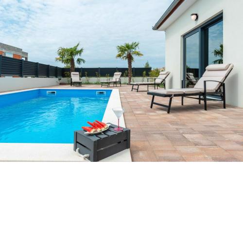 Luxury villa with a swimming pool Vrsi - Mulo, Zadar - 19140