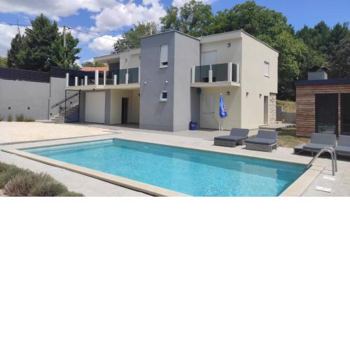 Luxury Villa With Swimming pool A&N