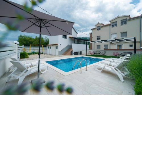 Luxury with gallery, heated pool only for you-KLIS CRO