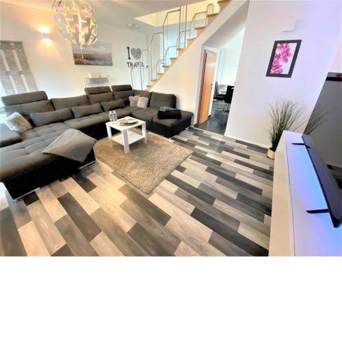 LUXUS Wohnung auf 2 Etagen 3BR! +NETFLIX +HIGH-END Ausstattung