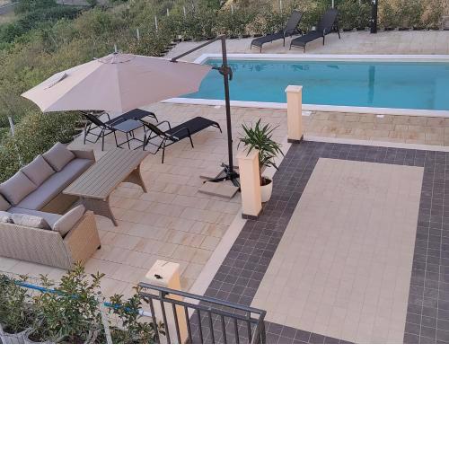 Magi House with pool