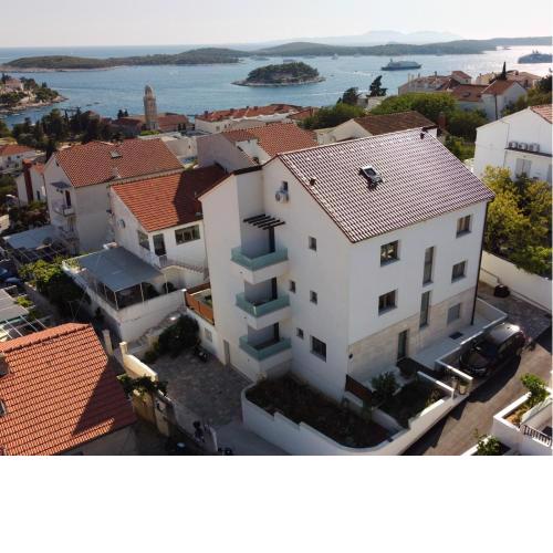 Marisa Apartments Hvar III