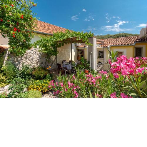 Mediterranean terrace apartment with Bikes & SUP