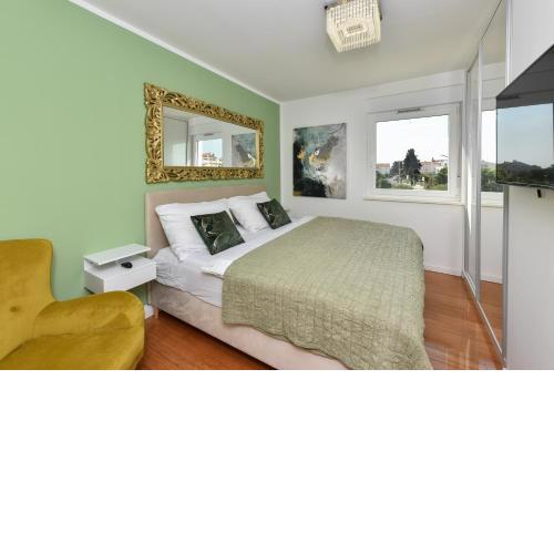 MM Luxury Apartments GOLD & RUBIN