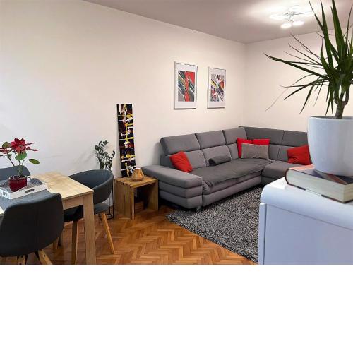 MM Split apartment - 5 min by car to the beach & city center - free public parking