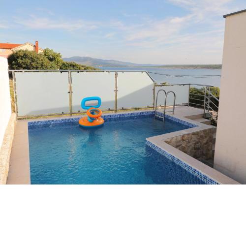 Modern Apartment with Private Pool in Maslenica