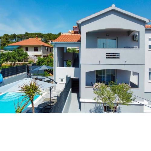 Modern apartment with private pool