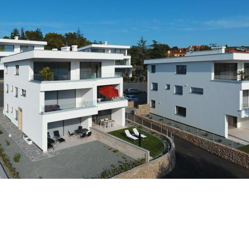 Modern Apartments Ina by the Beach