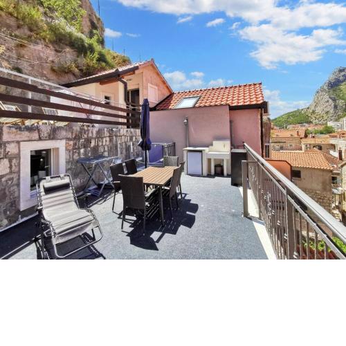 Modern flat in Omis with terrace and views 80m²