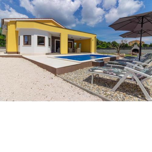 Modern villa Eve in Medulin with pool near the beach