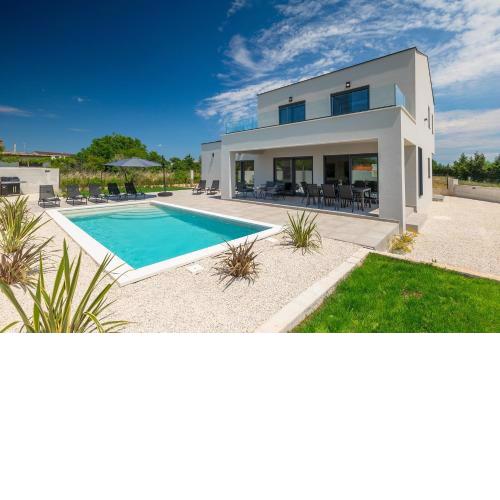 Modern villa with private pool in Pula