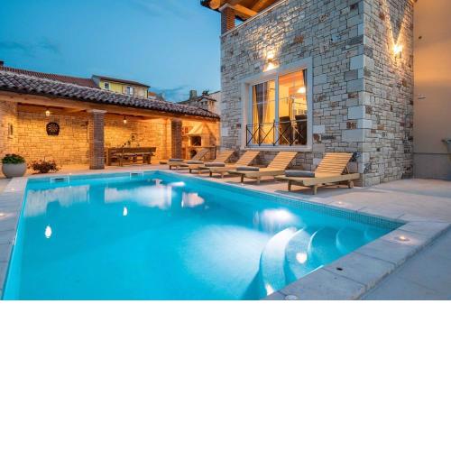 Moderne Istrische Steinvilla - 4 Sterne mit privatem, beheizbaren Pool & Meerblick