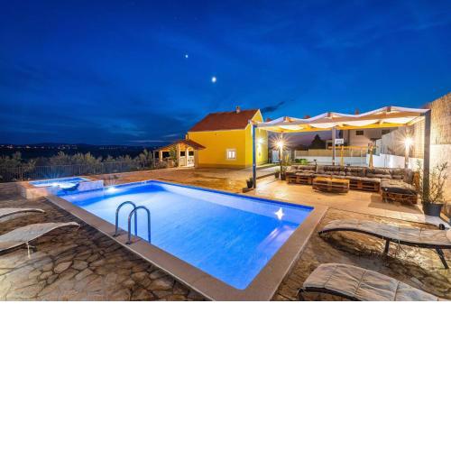 MY DALMATIA - Holiday home Agro Casa with private heated pool