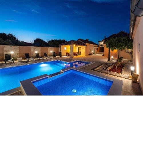 MY DALMATIA - Holiday home Lana with private heated pool and sauna