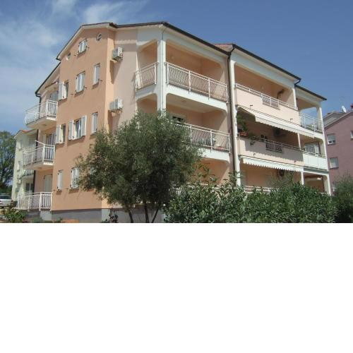 NELA, 700 m from the beach