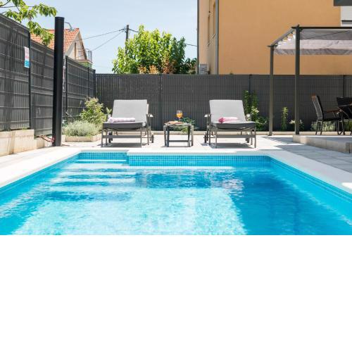 NEW apartment with POOL near center WITH 2 PARKING