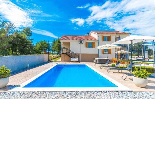 New! Holiday Home Tina with pool