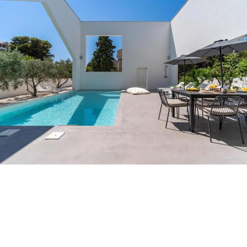 NEW! Luxury 5-bedroom Villa Altabianca with a Heated Pool, Finnish sauna, an outdoor Cinema, 50m from the beach